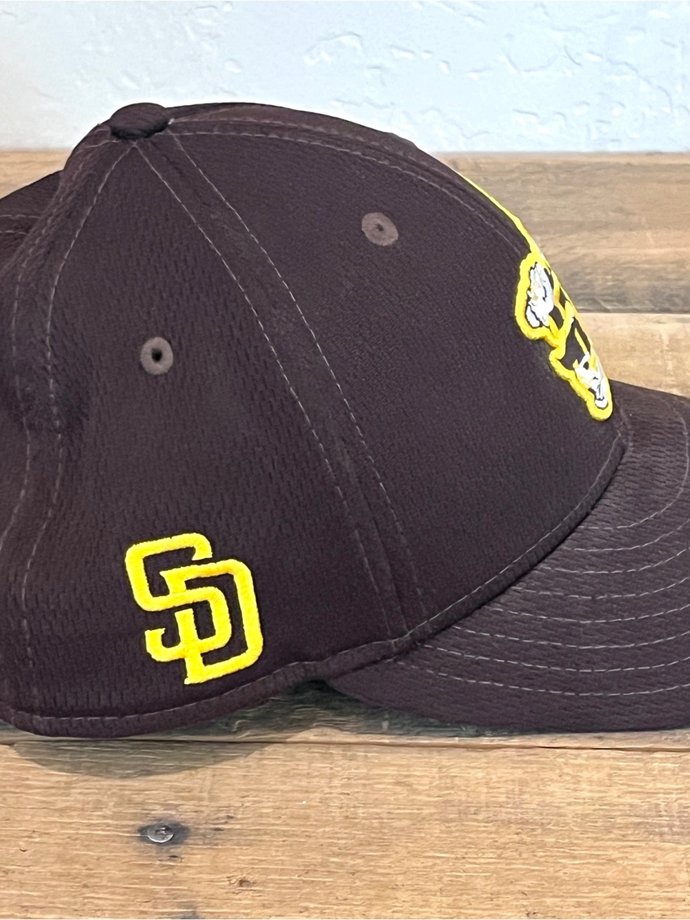 New Era San Diego Padres Swinging Friar Fitted Hat Size 7 1/4 - Picture 2 of 5